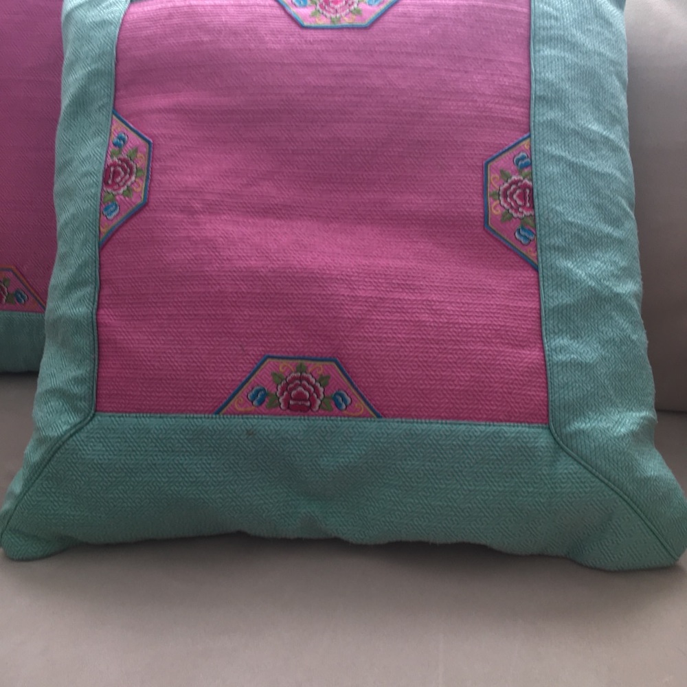 Pillows - Picture 5 of 7